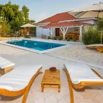 Beautiful Home In Pokrovnik With Sauna * Pokrovnik
