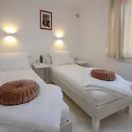 Beautiful Home In Pokrovnik With Sauna * Pokrovnik