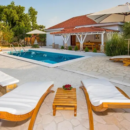 Beautiful Home In Pokrovnik With Sauna * Pokrovnik