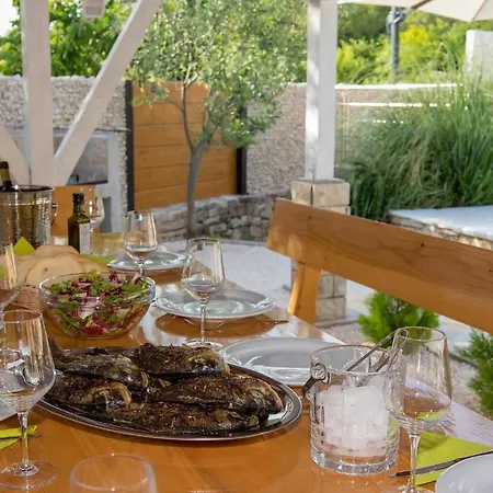 Gorgeous Home In Pokrovnik With Wifi * Pokrovnik