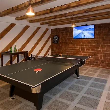 Awesome home in Pokrovnik w/ Outdoor swimming pool, Jacuzzi&3 Bedrooms * Pokrovnik