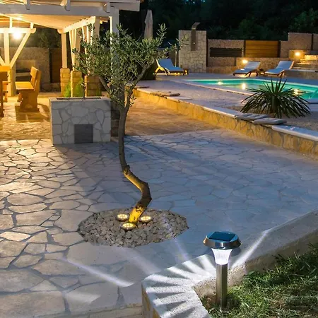 Gorgeous Home In Pokrovnik With Wifi *