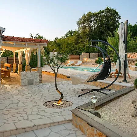 Beautiful Home In Pokrovnik With Sauna *