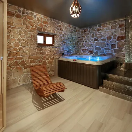 Beautiful Home In Pokrovnik With Sauna Hébergement de vacances