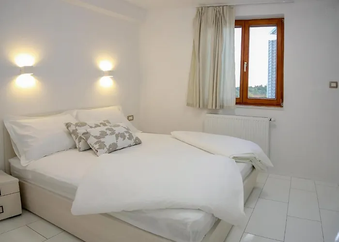 בית נופש Gorgeous Home In Pokrovnik With Wifi