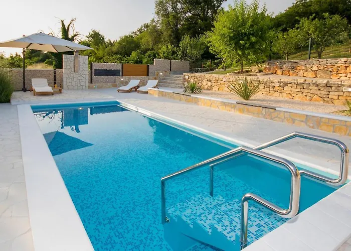 Gorgeous Home In Pokrovnik With Wifi בית נופש Pokrovnik