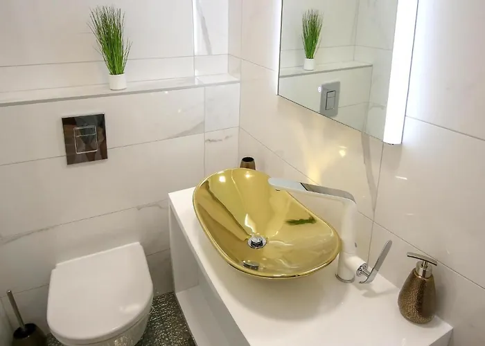 בית נופש Gorgeous Home In Pokrovnik With Wifi *