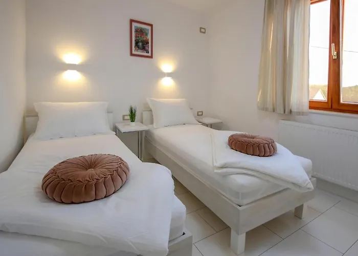 Gorgeous Home In Pokrovnik With Wifi * Pokrovnik