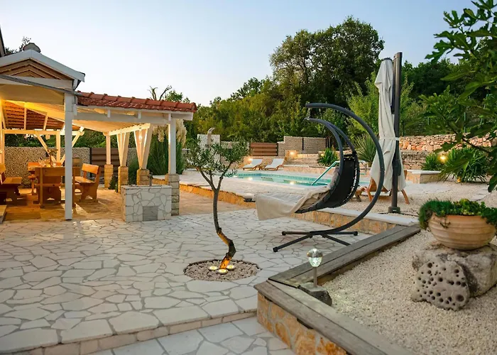 Gorgeous Home In Pokrovnik With Wifi *