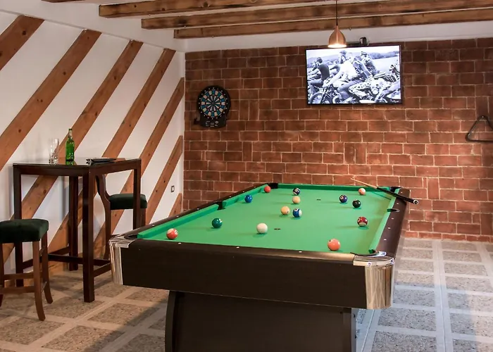 Gorgeous Home In Pokrovnik With Wifi