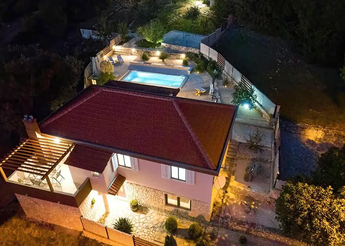 Gorgeous Home In Pokrovnik With Wifi בית נופש *